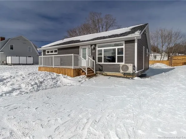 122 Saint John St, Woodstock, NB E7M 2V1