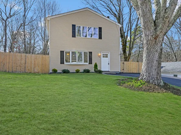78 Stuyvesant Ave, Mastic, NY 11950