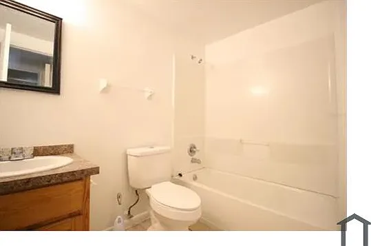 3205 SW 26th Way #C — Photo 2