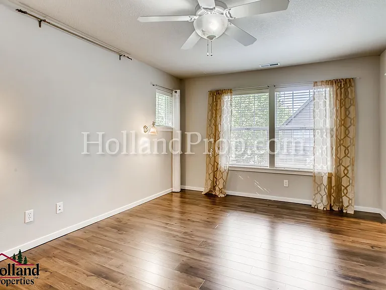 977 NE 73rd Ave — Photo 15
