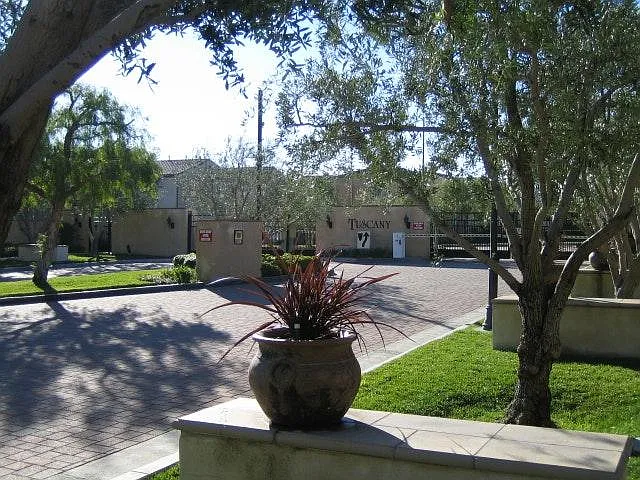 2 bed, 2.5 bath, 1122 sqft, $3,395 — Photo 2