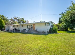 135 E Montmorency Blvd, George, WA 98848