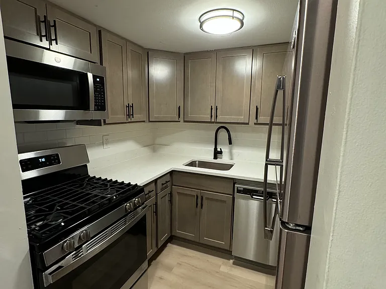703 E 12th St #D — Photo 1