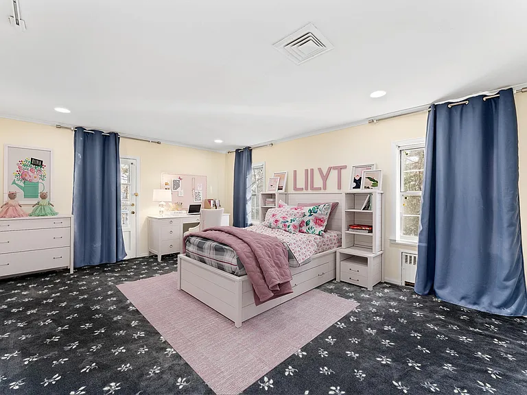 803 Barberry Ln — Photo 10