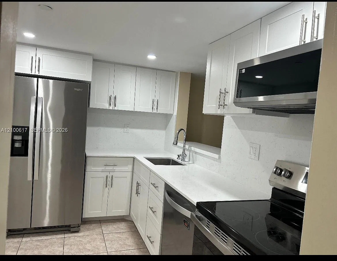 Horizons West Condo #6 — Photo 1