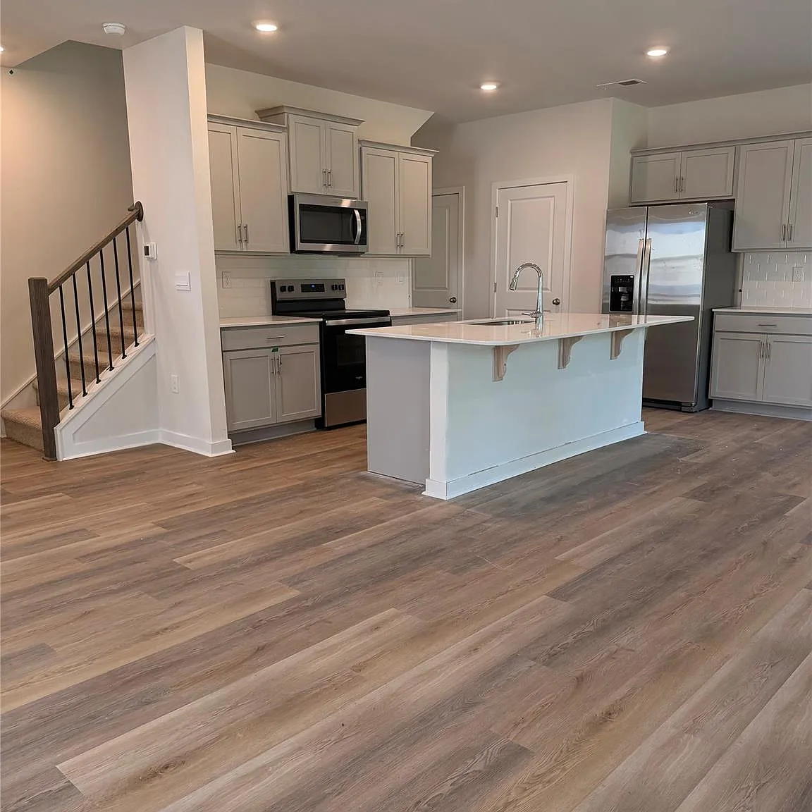 4 bed, 2.5 bath, 1927 sqft, $2,195 — Photo 4
