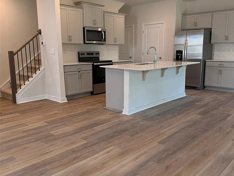 1423 Mammoth Rd — Photo 4