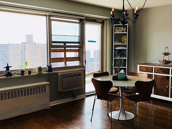 4th image of 2915 W 5th St APT 22G