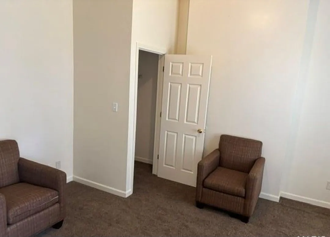 5129 Page Blvd — Photo 1