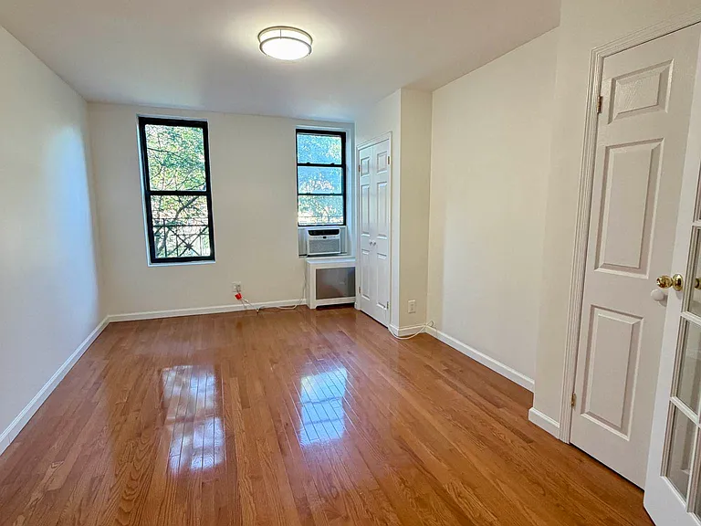 328 E 11th St #12 — Photo 4