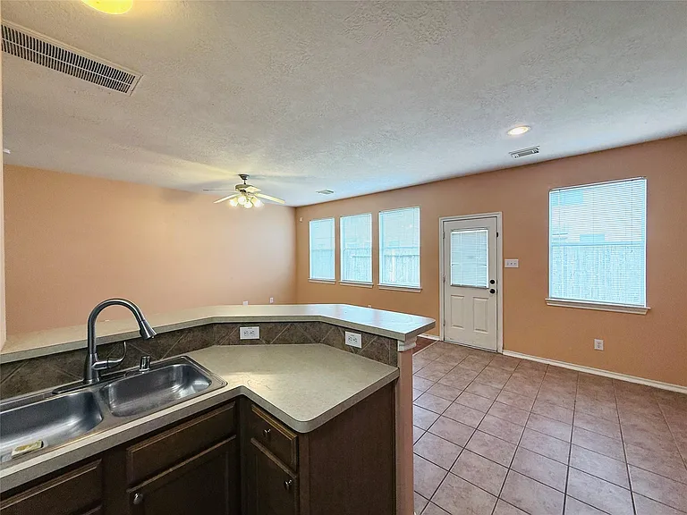 12414 Jasmine Brook Ln — Photo 8