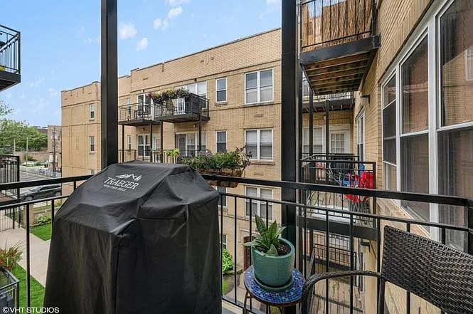 Building Photo - 4018 N Albany Ave #2B