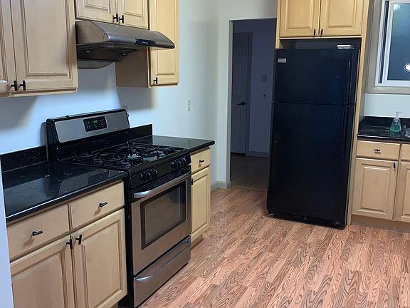 2nd image of 2907 Taraval St