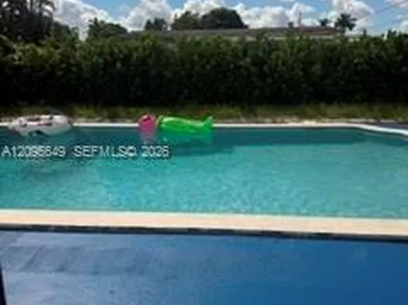 5760 W 14th Ave, Hialeah, FL 33012