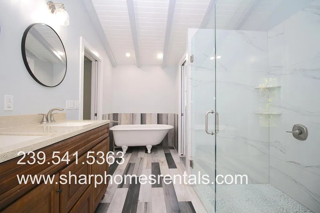 2446 Dover Ave — Photo 1