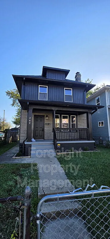 3 bed, 2.5 bath, 1153 sqft, $1,895 — Photo 2