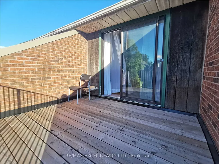 75 Ecclesfield Dr — Photo 15
