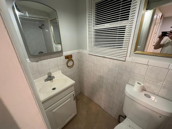 5th image of 3054 Richmond St #5