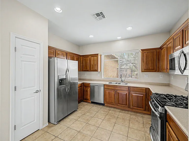1676 W Morse Dr — Photo 15