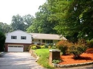 9 Edgewood Dr, Rye Brook, NY 10573