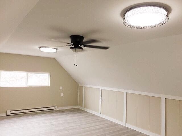 Huge Upstairs Master Suite - Floorboard Heat For Cozy Winters