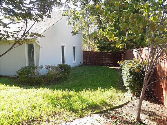 3rd image of 512 Park Ln