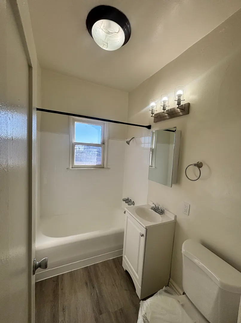 1172 N. New Hampshire Ave. — Photo 4