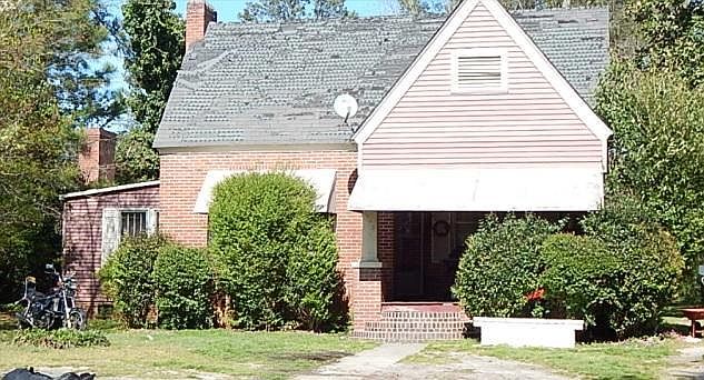 2nd image of 303 S Commerce St
