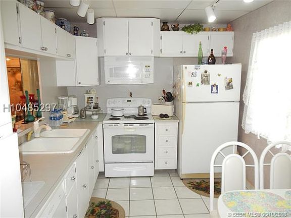 2nd image of 324 SE 10th St APT 201