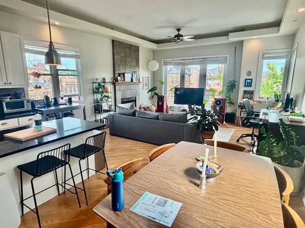 2217 W Augusta Blvd #3, Chicago, IL 60622