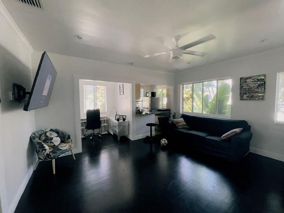 1st image of 8142 Byron Ave #10