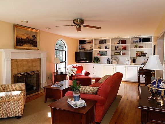 5th image of 115 Palm Cir