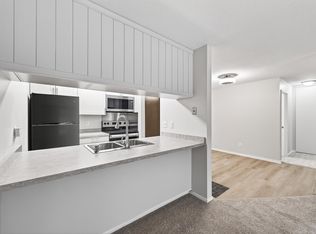 2800 Hamline Ave N APT 303, Roseville, MN 55113