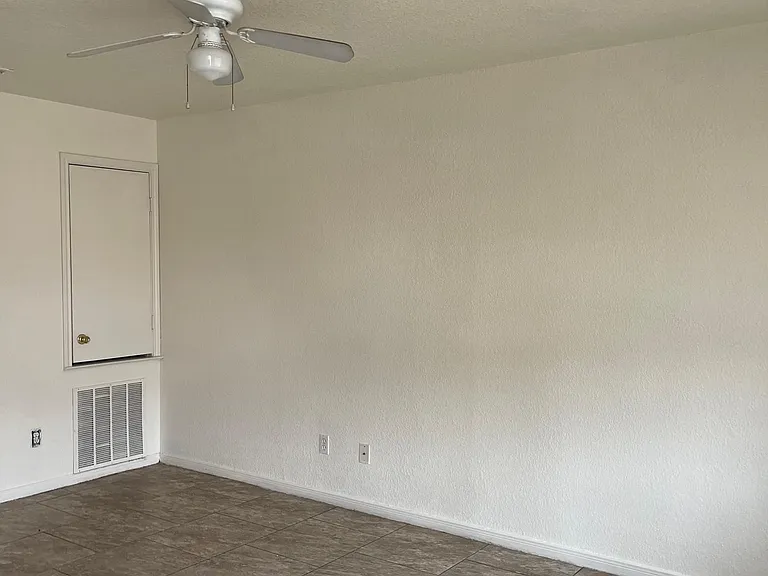 3803 Ys Pak Ct #C — Photo 10