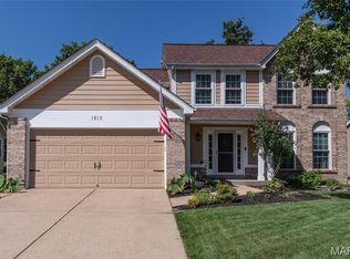 1915 Fox Pointe Dr, Arnold, MO 63010