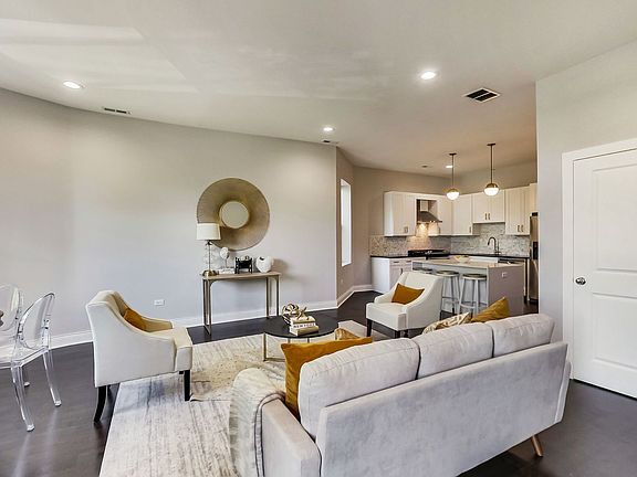 4th image of 4516 S King Dr APT 2