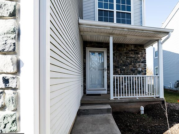 3rd image of 6 Village Ct