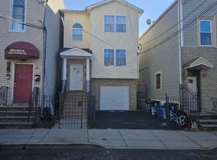 282 Hunterdon St, Newark, NJ 07103