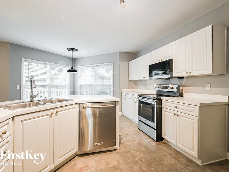 1520 Maplewood Ct — Photo 8