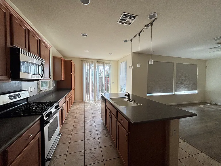 16959 Cobble Creek Way — Photo 7
