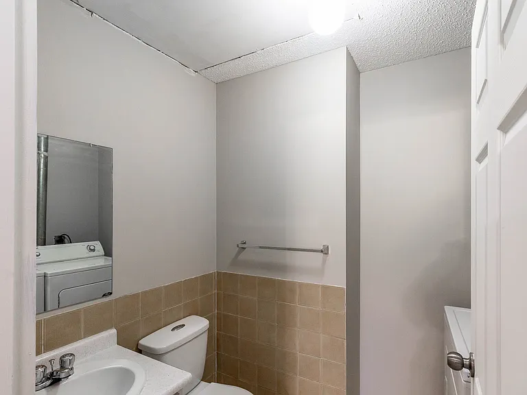 1415 43rd St SE #1 — Photo 7