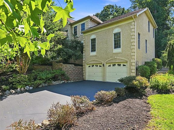 5th image of 3727 Green Ridge Rd