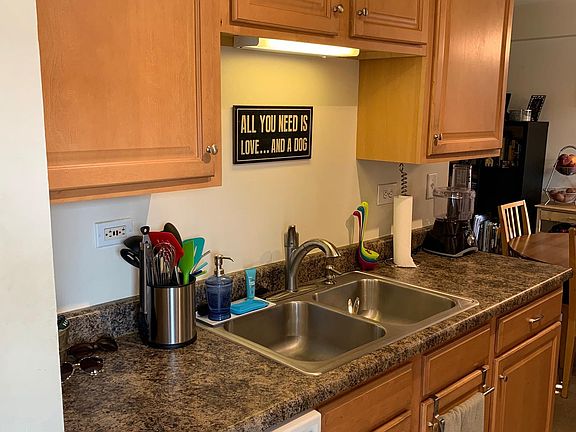 3rd image of 1485 S Canford Cliffs Dr APT 1E