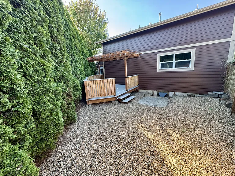 1094 NE Conifer Blvd #1 — Photo 10