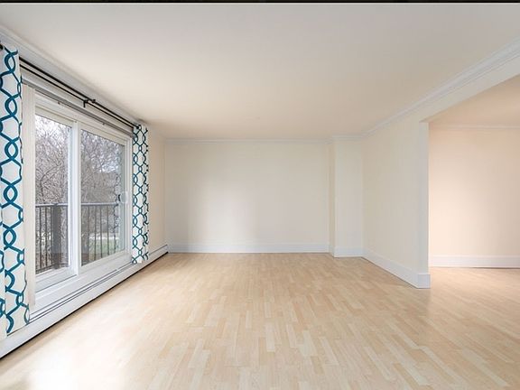 5th image of 11916 104th St NW