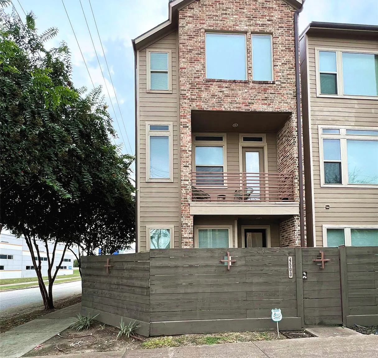 3 bed, 3.5 bath, 1920 sqft, $2,800 — Photo 1