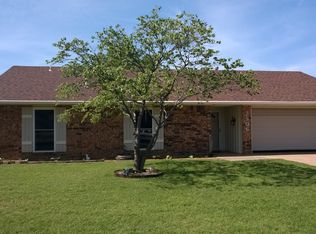 2906 Franklin Dr, Enid, OK 73703