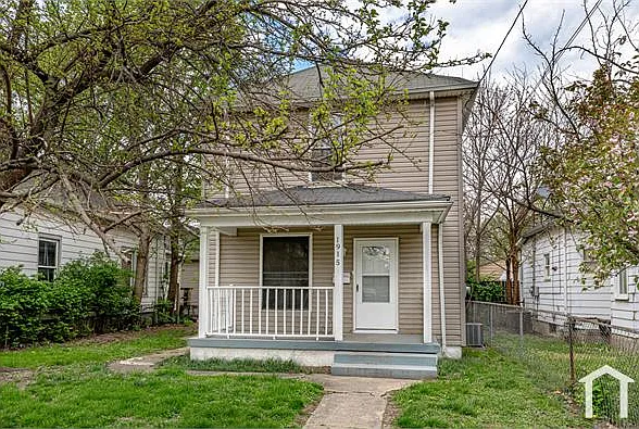 1915 Woodlawn Ave — Photo 1