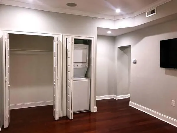 Studio, 400 sqft, $930 — Photo 3