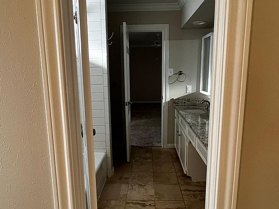 3rd image of 1403 W Pine Ave #1403